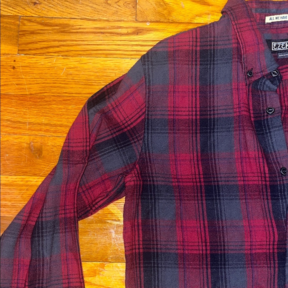 💎⭐️🌴 Ezekiel Black and Red Plaid Casual Shirt - Picture 4 of 8